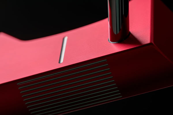 Close-up of the grooved face and top line of a red myvicto Z-Serie putter